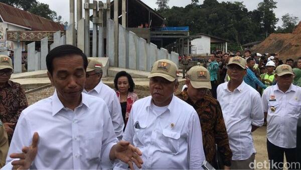 Jokowi Blusukan ke Pos Perbatasan RI-Malaysia di Entikong