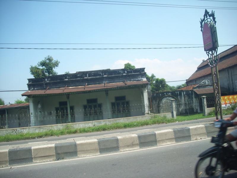 RUMAH TUA DI JAMBLANG KLANGENAN CIREBON 