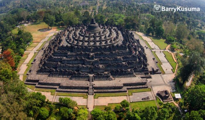 Menikmati Keindahan Indonesia dari Udara.