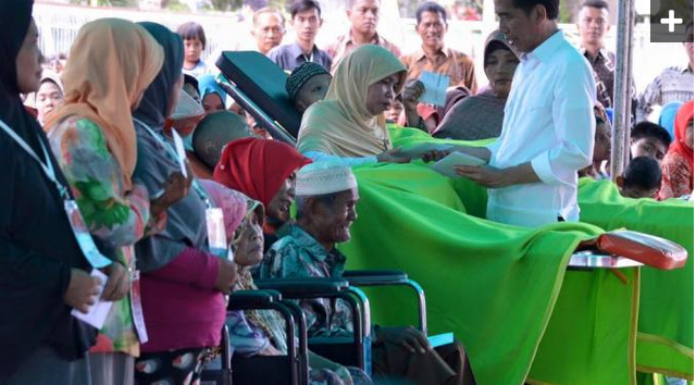 Ringankan Beban Lanjut Usia, Jokowi Beri Rp 200 Ribu/Bulan