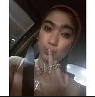 Fans Menangisi, Revi Mariska Mengaku Gila dan Pamer Pose Nakal