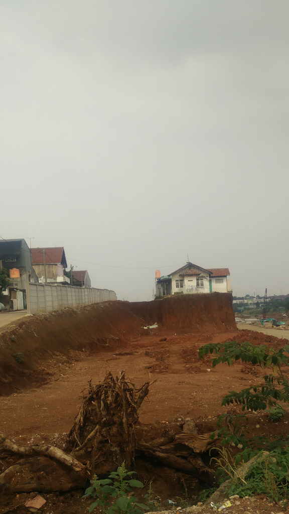 Ngeri Longsor, Masjid di area pembangunan tol Juanda Depok