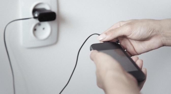 Jangan Lakukan 4 Hal Ini Ketika Charge Ponsel