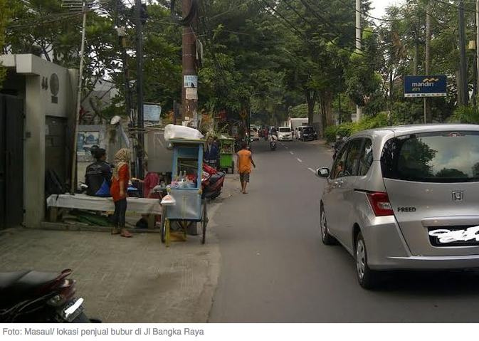 Datang Pakai Alphard, Artis Marshanda Datang ke Panti Tengok Ayahnya