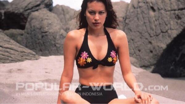 Sophia Mueller Beri KTP-nya untuk Ahok