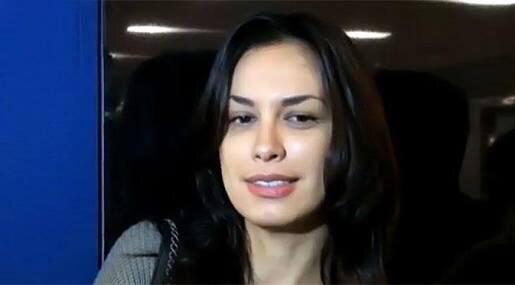 Sophia Mueller Beri KTP-nya untuk Ahok