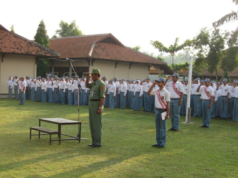 10 Adegan Sinetron Anak Sekolahan Yang Harusnya Ada (Oom Mengkritik Sinetron)