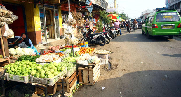Sikat Habis Beking PKL Pasar Serpong