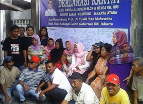 Warga Jakarta Berbondong-bondong Beri Dukungan terhadap Profesor Yusril