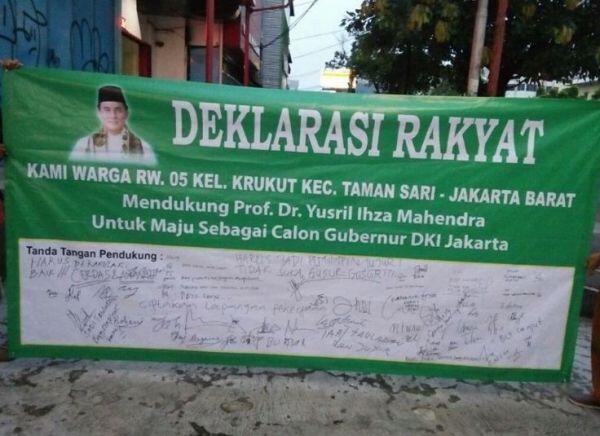 Warga Jakarta Berbondong-bondong Beri Dukungan terhadap Profesor Yusril