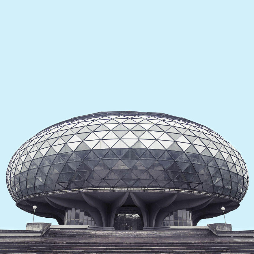 Gedung Futuristik Ala Star Wars di Belgrade