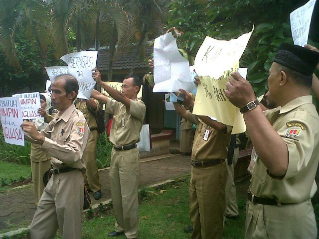 Tipe-Tipe Kepala Sekolah (Oom Road to School)