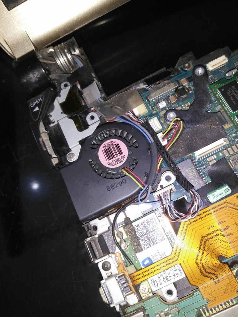 Terjual Service dan Sparepart Laptop di Mangga Dua (Lcd 