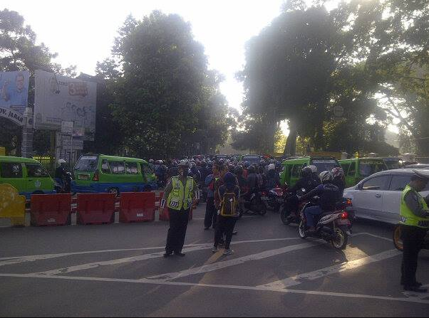 Sistem 1 Arah Diberlakukan, Kawasan Kebun Raya Bogor Macet Parah