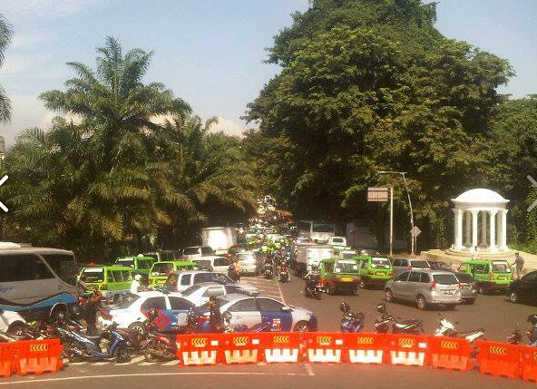 Sistem 1 Arah Diberlakukan, Kawasan Kebun Raya Bogor Macet Parah