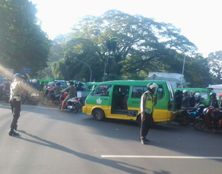 Sistem 1 Arah Diberlakukan, Kawasan Kebun Raya Bogor Macet Parah