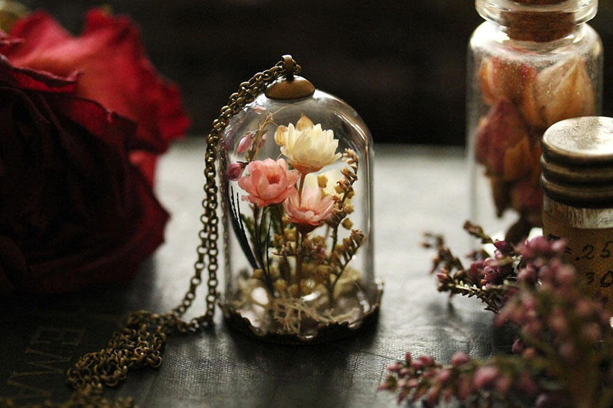 Terrarium Jewelry, Inovasi Unik yang Menjadikan Bagian Alam menjadi Sebuah Perhiasan!