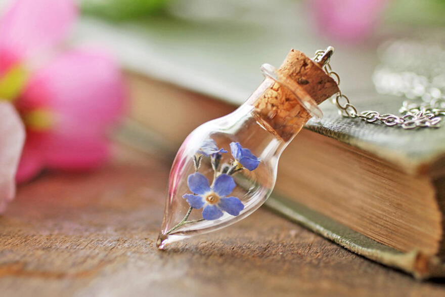 Terrarium Jewelry, Inovasi Unik yang Menjadikan Bagian Alam menjadi Sebuah Perhiasan!