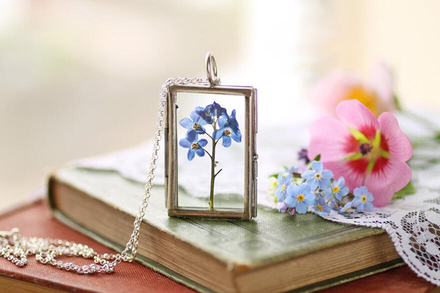 Terrarium Jewelry, Inovasi Unik yang Menjadikan Bagian Alam menjadi Sebuah Perhiasan!