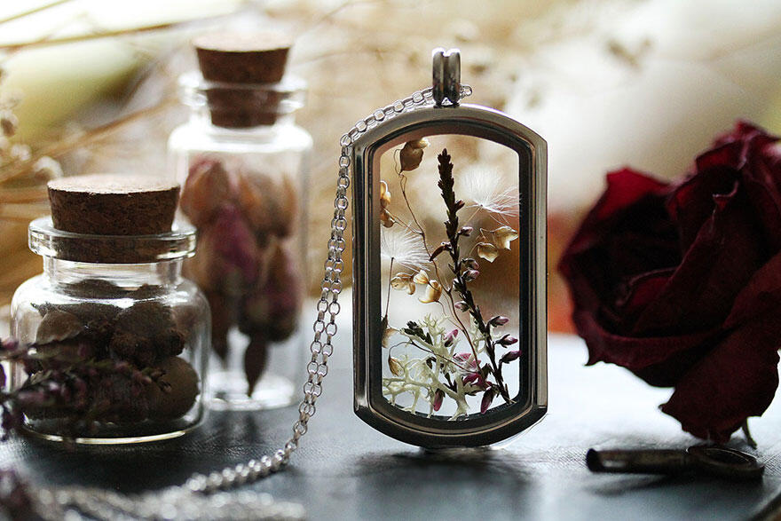 Terrarium Jewelry, Inovasi Unik yang Menjadikan Bagian Alam menjadi Sebuah Perhiasan!