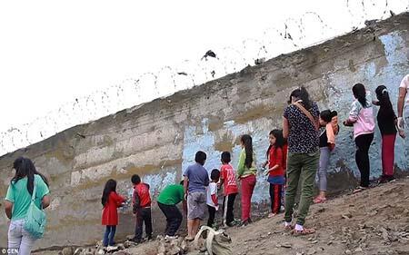 Wall's Of Shame, Tembok Paling Kontroversial di Peru (miris gan !!!)