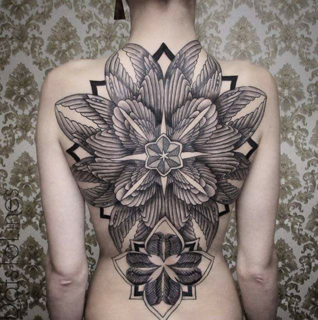 Tatto yang akan menghipnotis mata agan !