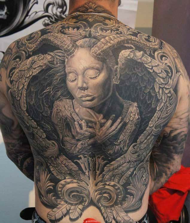 Tatto yang akan menghipnotis mata agan !