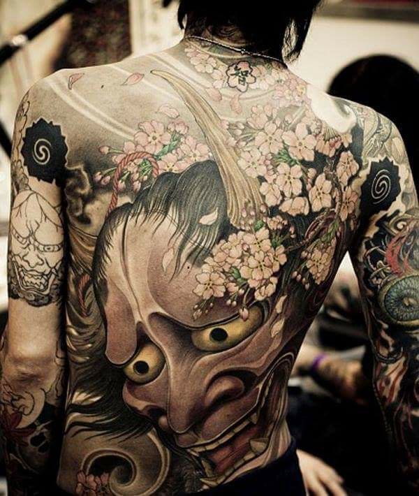Tatto yang akan menghipnotis mata agan !
