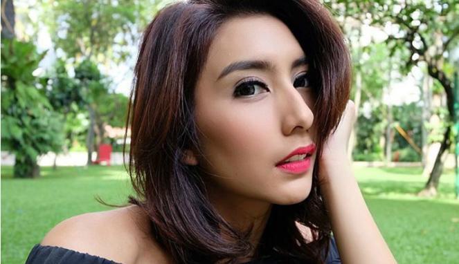 Perut SEKSI Tyas Mirasih yang Hebohkan Dunia Maya