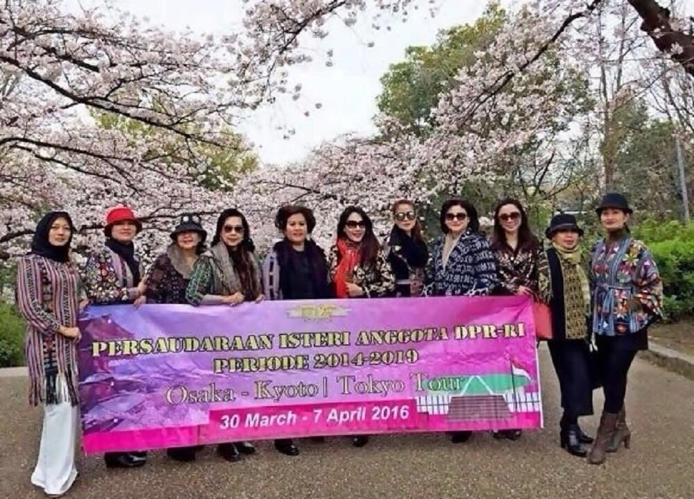 &#91;PIC} Beredar, Foto Istri-Istri Anggota DPR Pelesiran ke Jepang