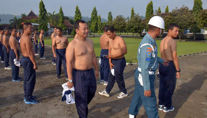 Razia Tato, Danlanal Cilacap Lucuti Kaos Prajurit dan PNS