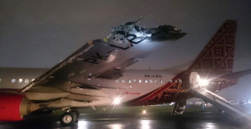 &#91;PIC&#93; BREAKING NEWS...Pesawat Batik Air dan TransNusa Tabrakan di Bandara Halim
