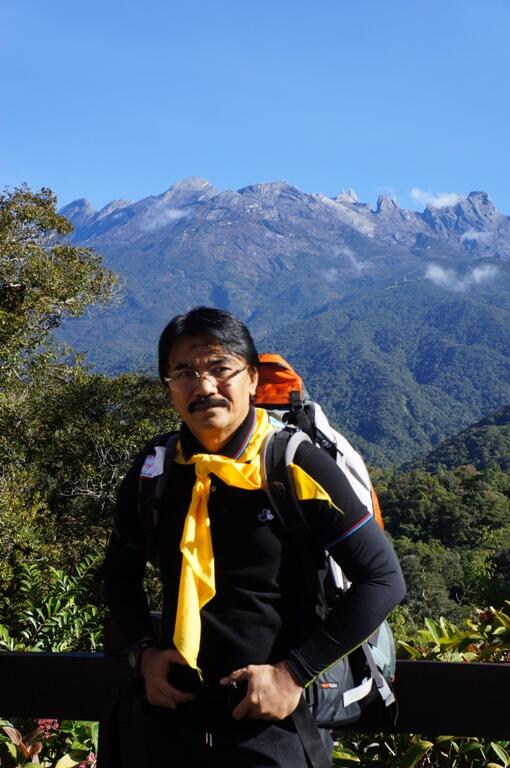 Adhyaksa Dault, Mendaki Gunung Kinabalu Demi Promosi Wisata Alam
