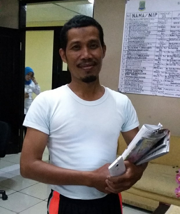 8 Tahun Nabung, Tukang Koran Naik Haji