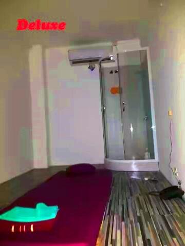 LUCKY'S MASSAGE &amp; LOUNGE - PIK ELANG LAUT