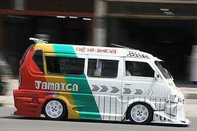 Keren! Angkot Satu Ini di Desain Super Keren, Gimana Tertarik Untuk Naik Angkot Ini?