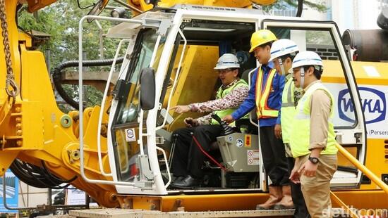 Naik Ekskavator, Ahok Resmikan Pembangunan Flyover Bundaran Semanggi