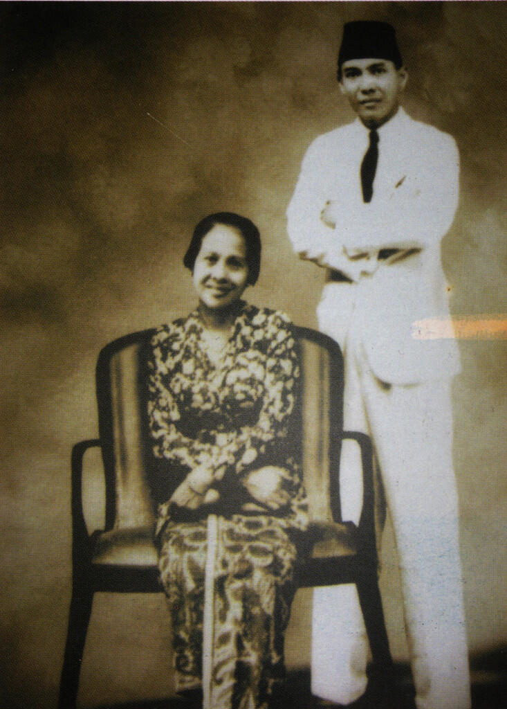 Quote dari Novel Kuantar Ke Gerbang : Kisah Cinta Ibu Inggit dengan Bung Karno 