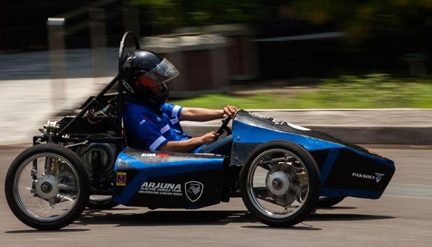 Mobil Listrik Buatan Mahasiswa Unjuk Gigi di IIMS 2016