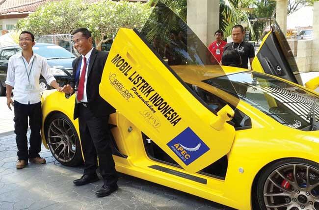 Mobil Listrik Buatan Mahasiswa Unjuk Gigi di IIMS 2016