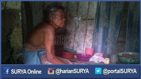 Nenek Paini Setiap Hari Makan Nasi Basi yang Dikeringkan Pemberian Tetangga