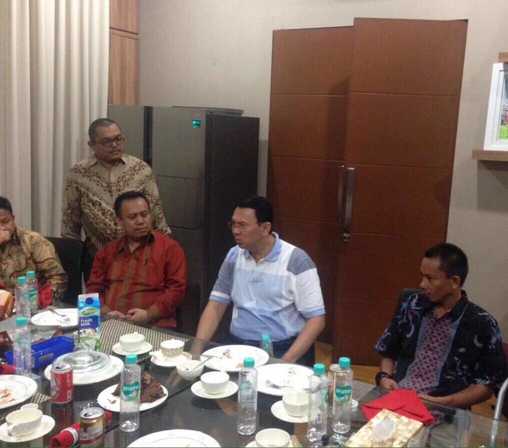 Pegiat Media Sosial Ketemu Ahok Sambil Minum Bir