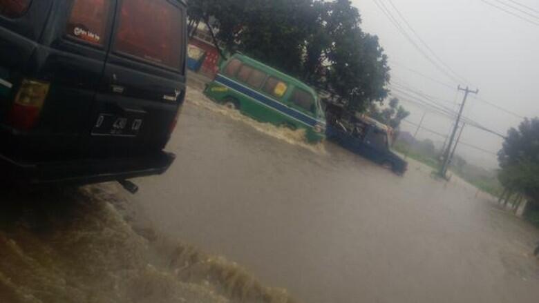 Gedebage Bandung Banjir Lagi, Lalin Macet