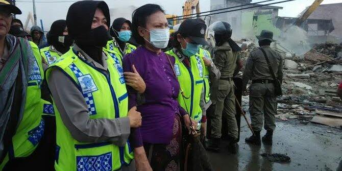 Ratna Sarumpaet Masih Berdiam di Mobilnya yang 'Dihadang' Provost, Polwan Berjaga