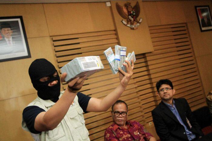 Diduga terima suap, KPK tangkap dua jaksa