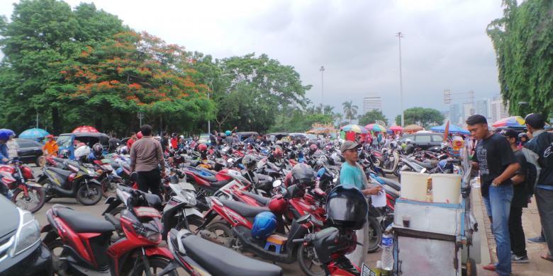 14 Kota di Indonesia yang Mengoleksi Area Parkir Liar &amp; Semrawut