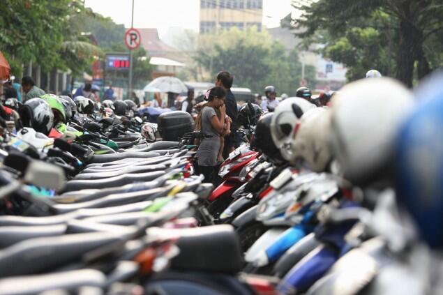 14 Kota di Indonesia yang Mengoleksi Area Parkir Liar &amp; Semrawut