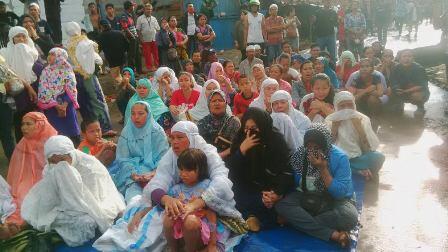 Warga Kampung Akuarium Gelar Doa Bersama di Tengah Penggusuran