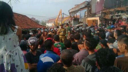 Dipukul Mundur, Warga Kampung Akuarium Lari Kocar Kacir