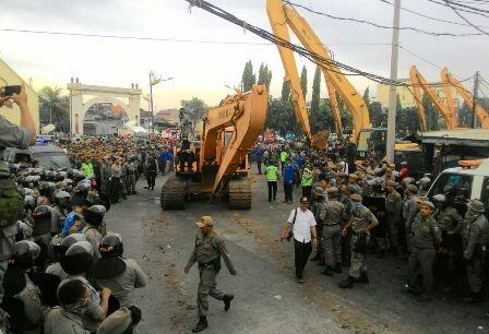 Dipukul Mundur, Warga Kampung Akuarium Lari Kocar Kacir